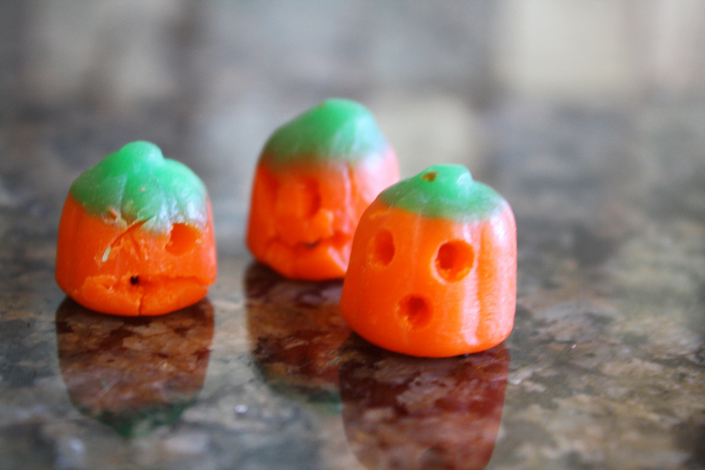 Featured image of post 【譯作】萬聖節及其糖果經濟｜Halloween and Its Candy Economy