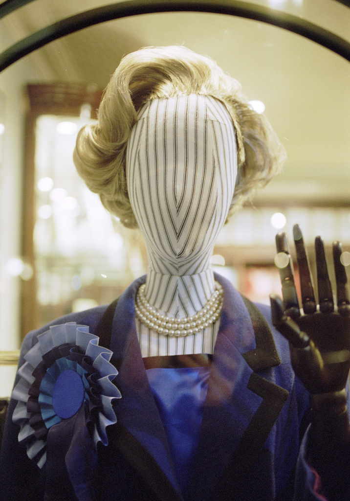 Featured image of post 【譯作】鐵娘子的退出｜Exit The Iron Lady