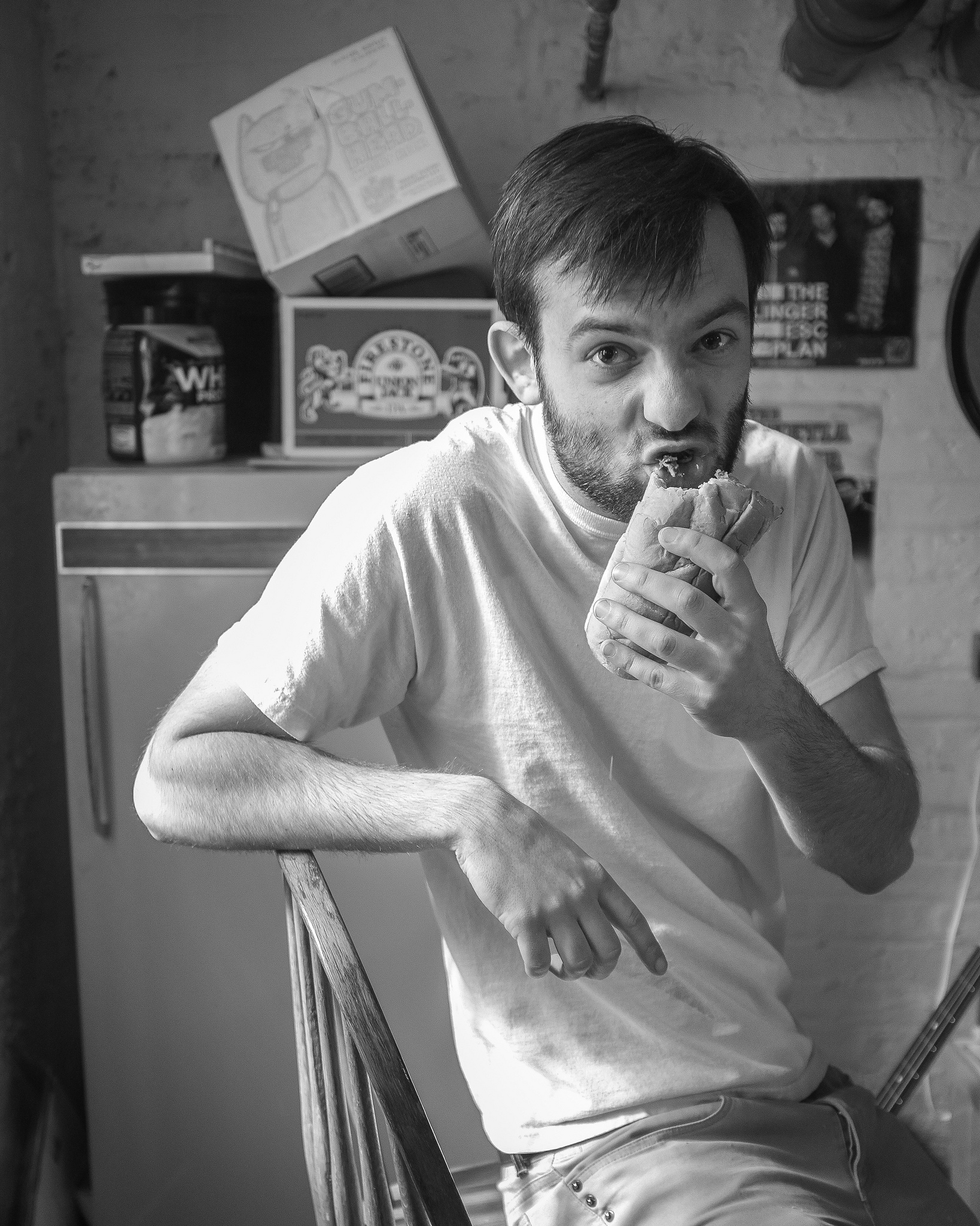 Featured image of post 【譯作】為「瑣碎」小事舉杯｜Three Cheers for “Petty” Concerns