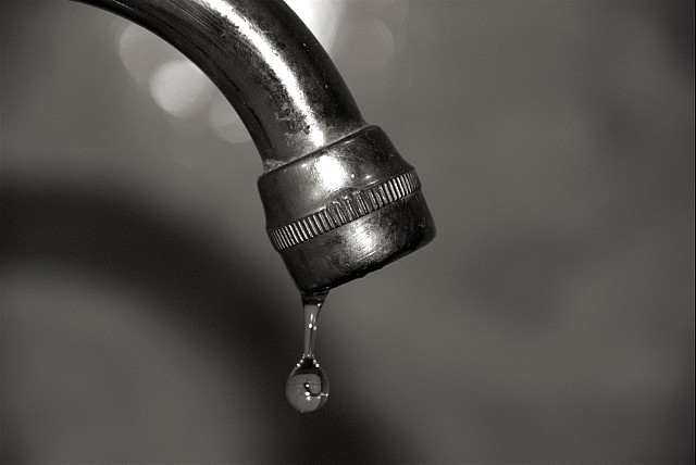 Featured image of post 【譯作】供水不良｜The Water Is Not Running